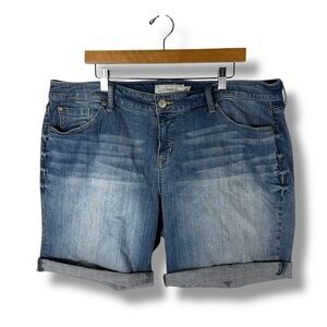 Torrid High Rise Midi Denim Jean Shorts, Medium Wash, Size 20